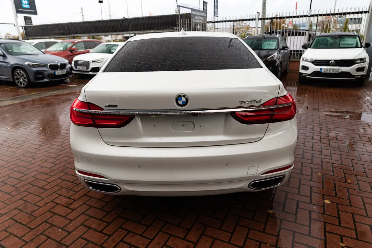 740D X-DRIVE EXECUTIVE PLUS 4DR SALOON LOADED WITH - Image 4
