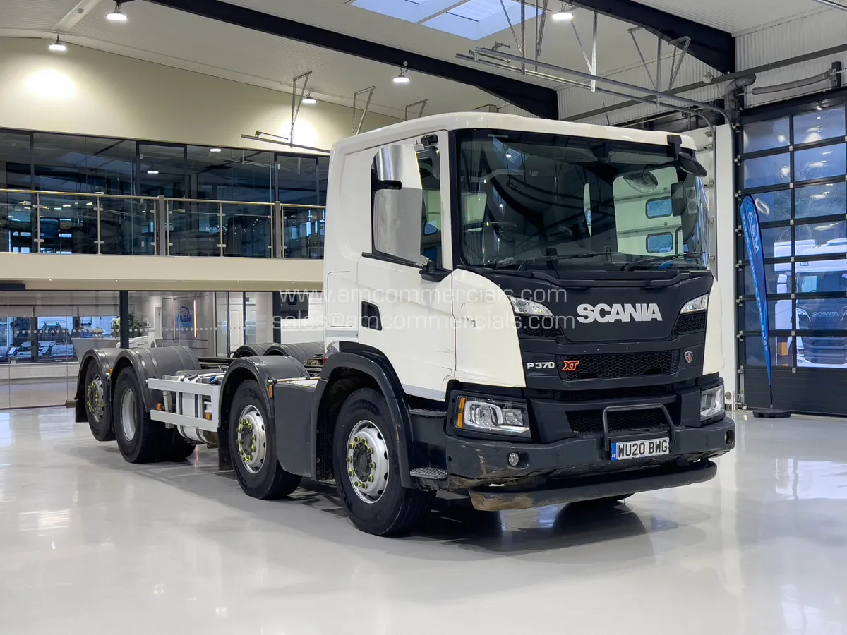 2020 (20) SCANIA P370 XT 8x2 REAR LIFT CHASSIS CAB - Image 1