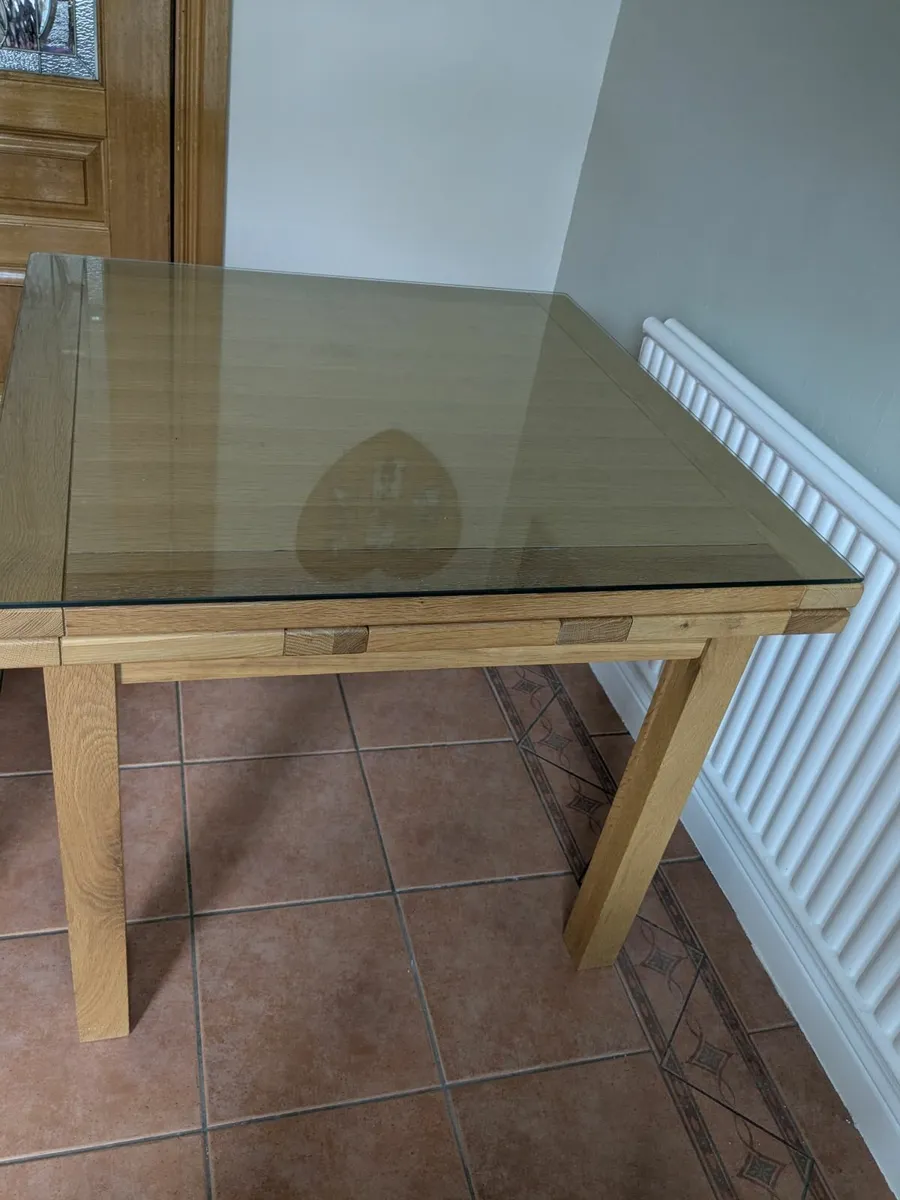 Extendable Kitchen Table and 4 chairs - Image 3