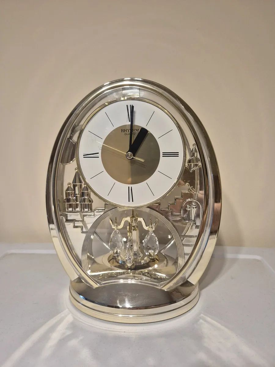 Modern Clock - Image 1