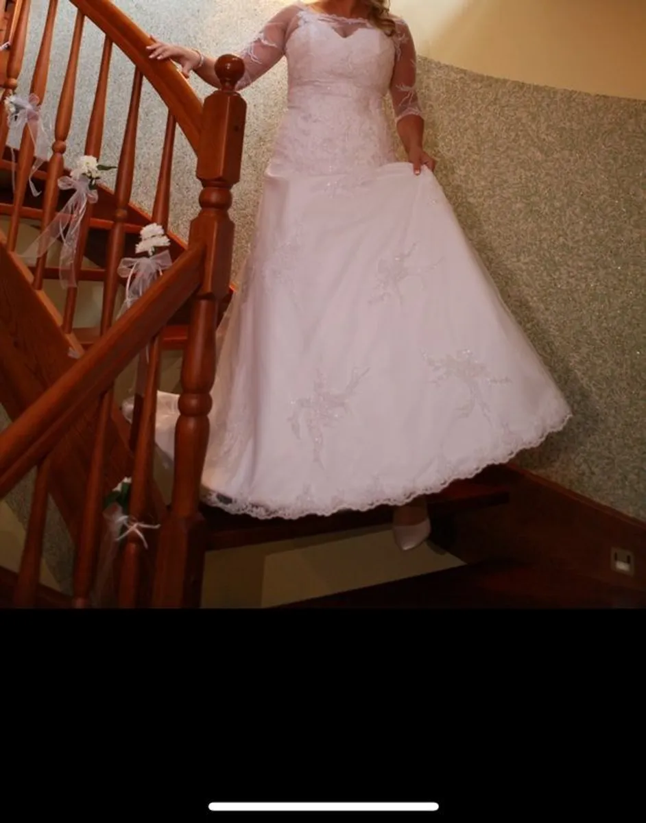 Elegant Wedding dress - Image 1