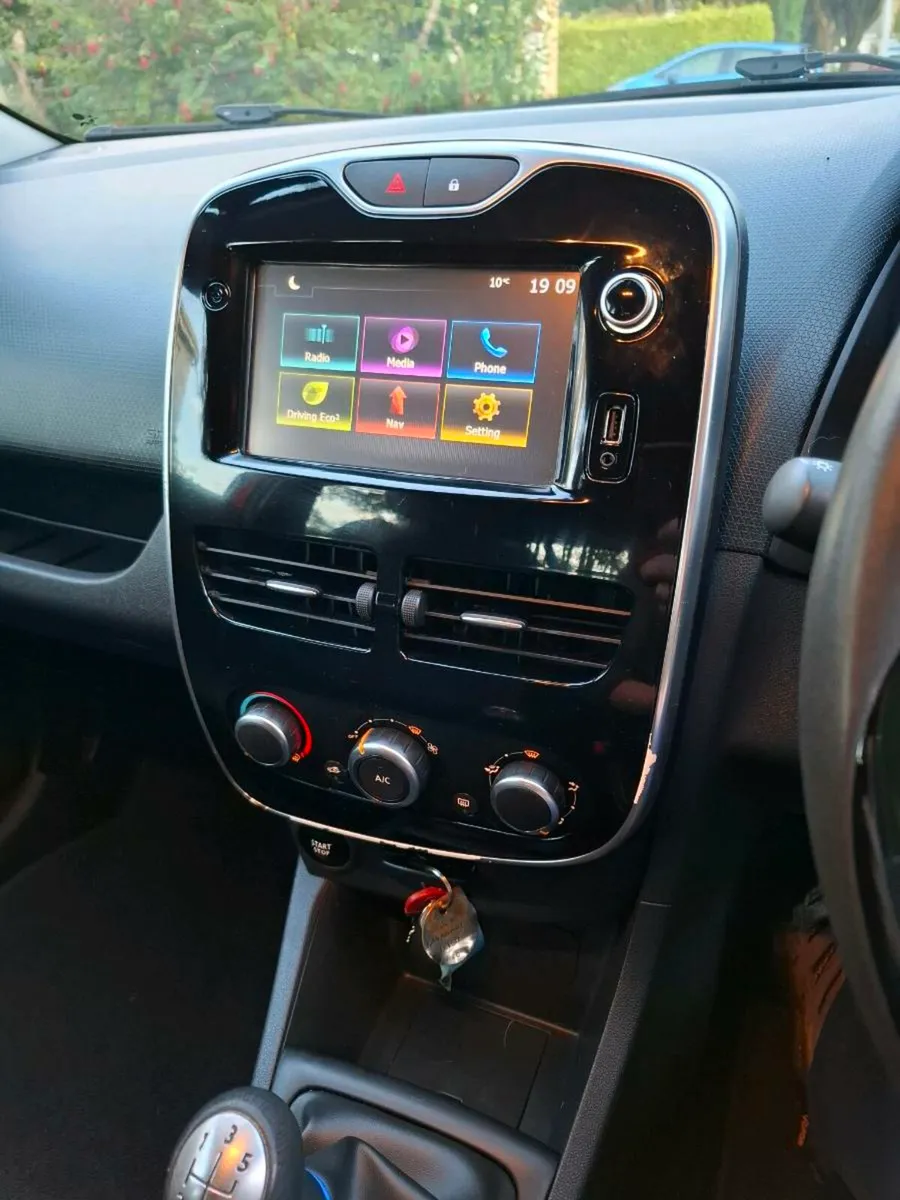 Renault Clio - Image 2