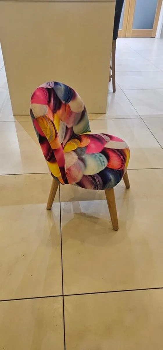 childrens chair - Image 1