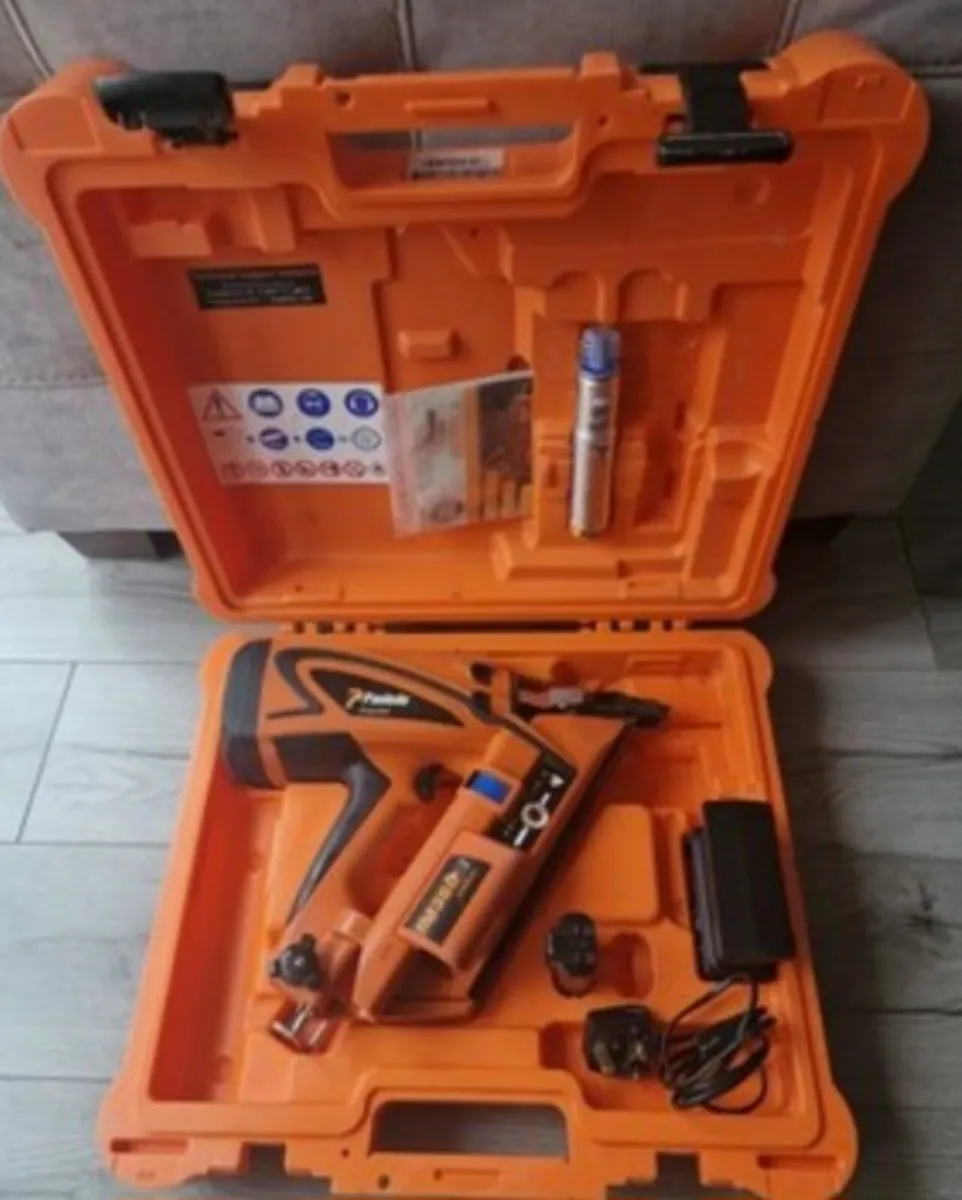 Paslode im360ci nail gun - Image 1