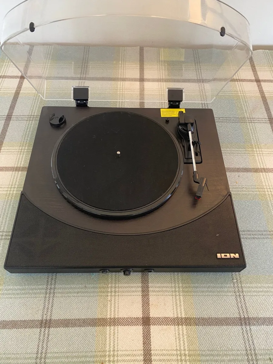Record Turntable - Image 2