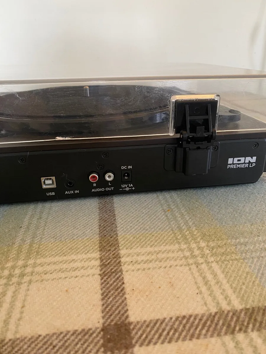 Record Turntable - Image 4