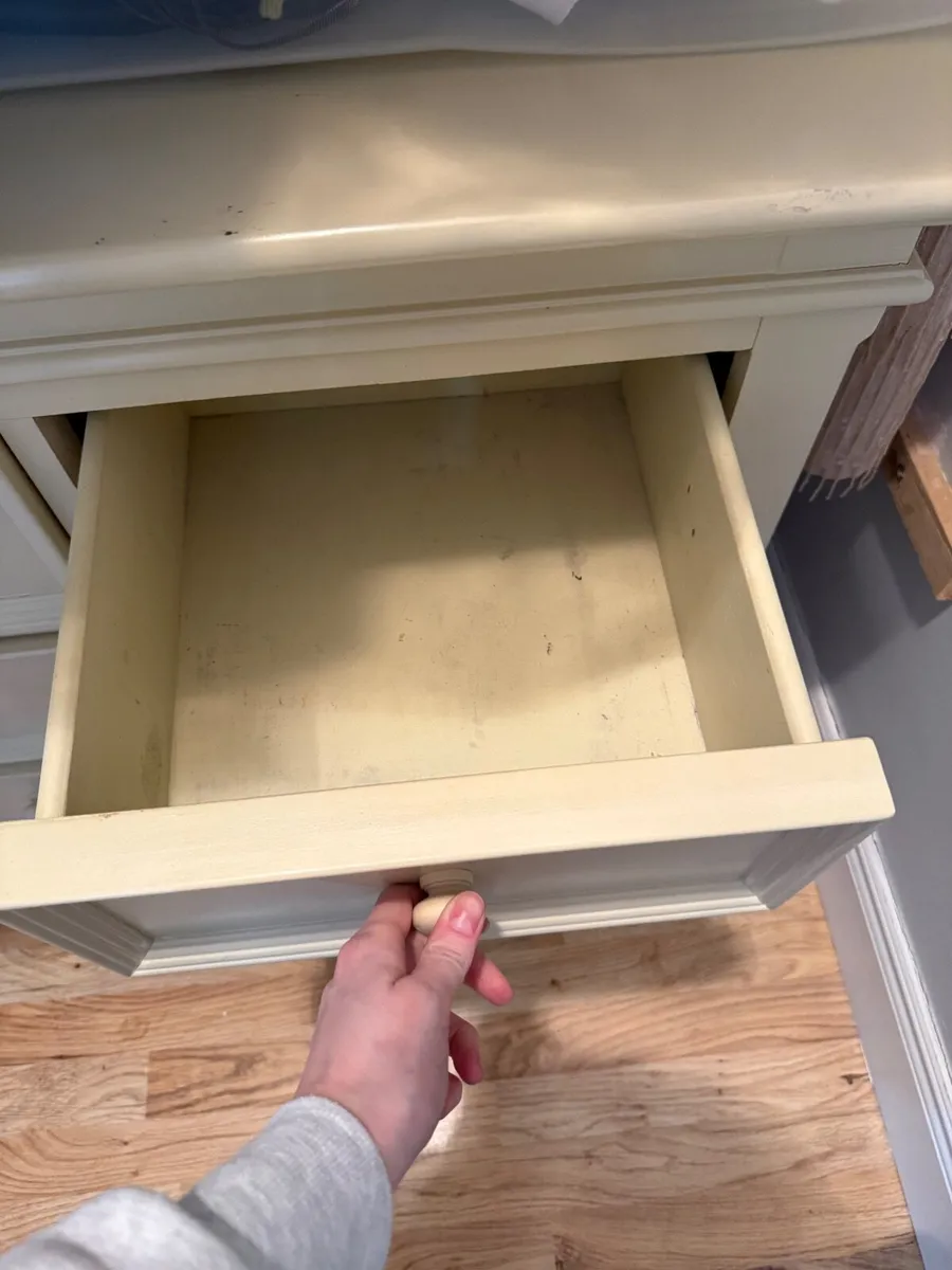 French style chest of drawers - Image 1
