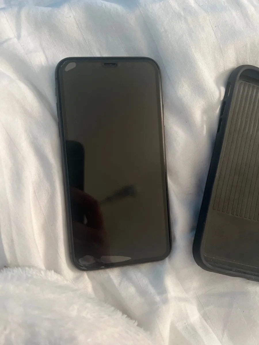 IPhone 11 - Image 2