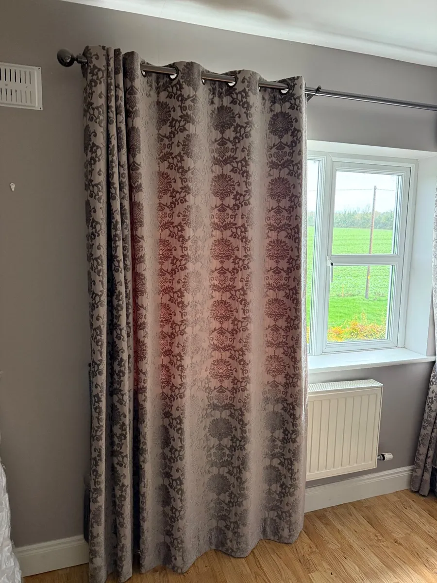 Curtains - Image 2