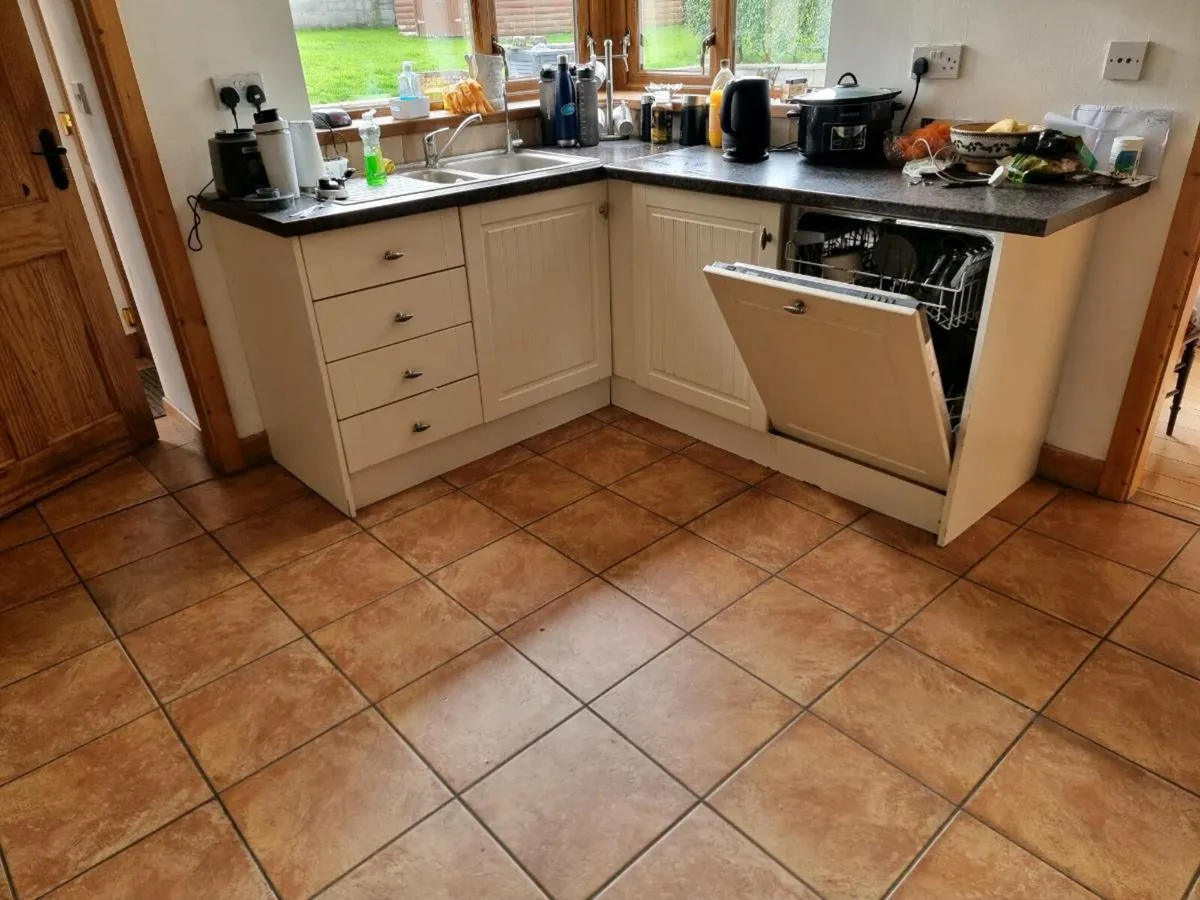 Fitted Kitchen - Image 3