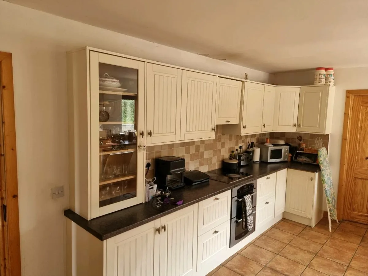 Fitted Kitchen - Image 4