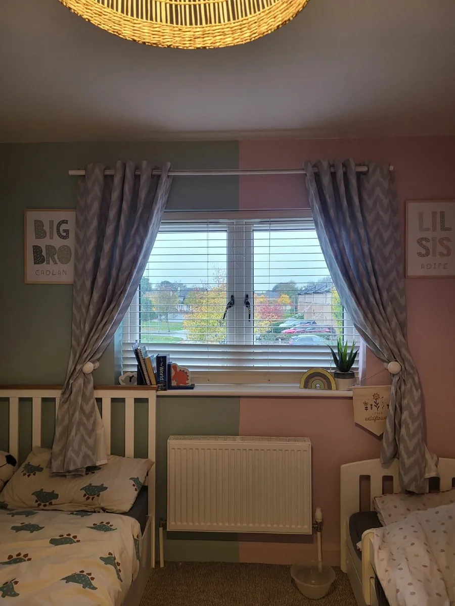 Curtains - Image 2