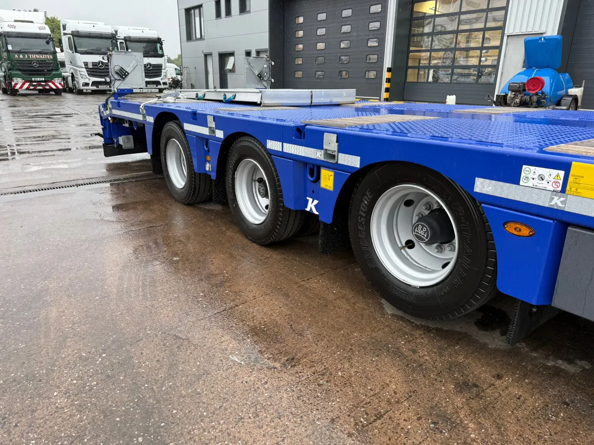 2025 KASSBOHRER 3 AXLE 52,800KG EXTENDABLE LOW - Image 2