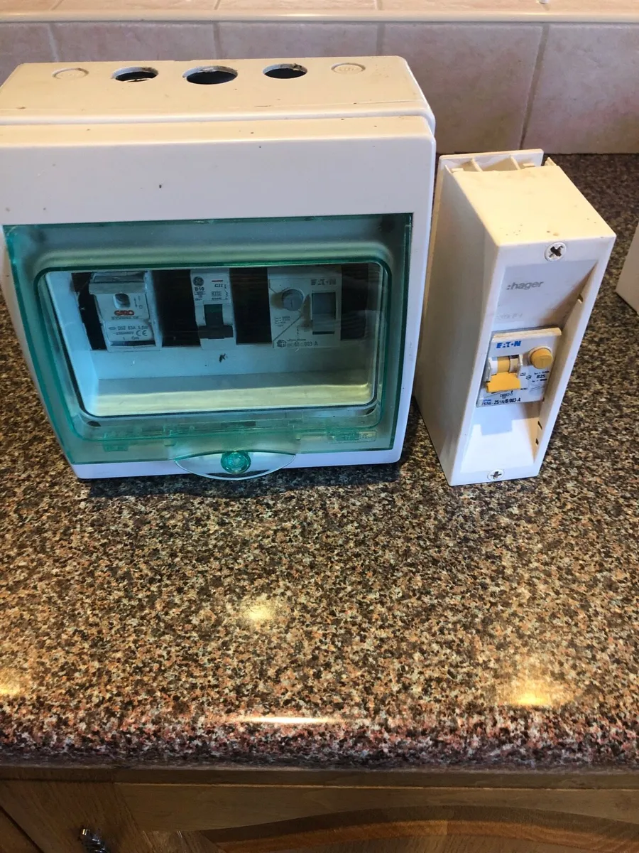 Electrical items - Image 1