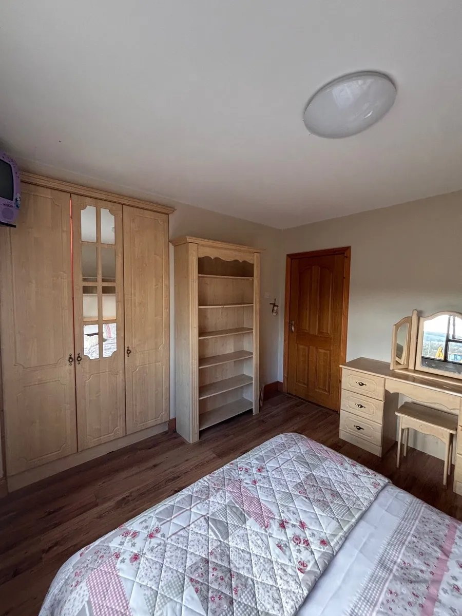 Complete bedroom furniture set - Image 1