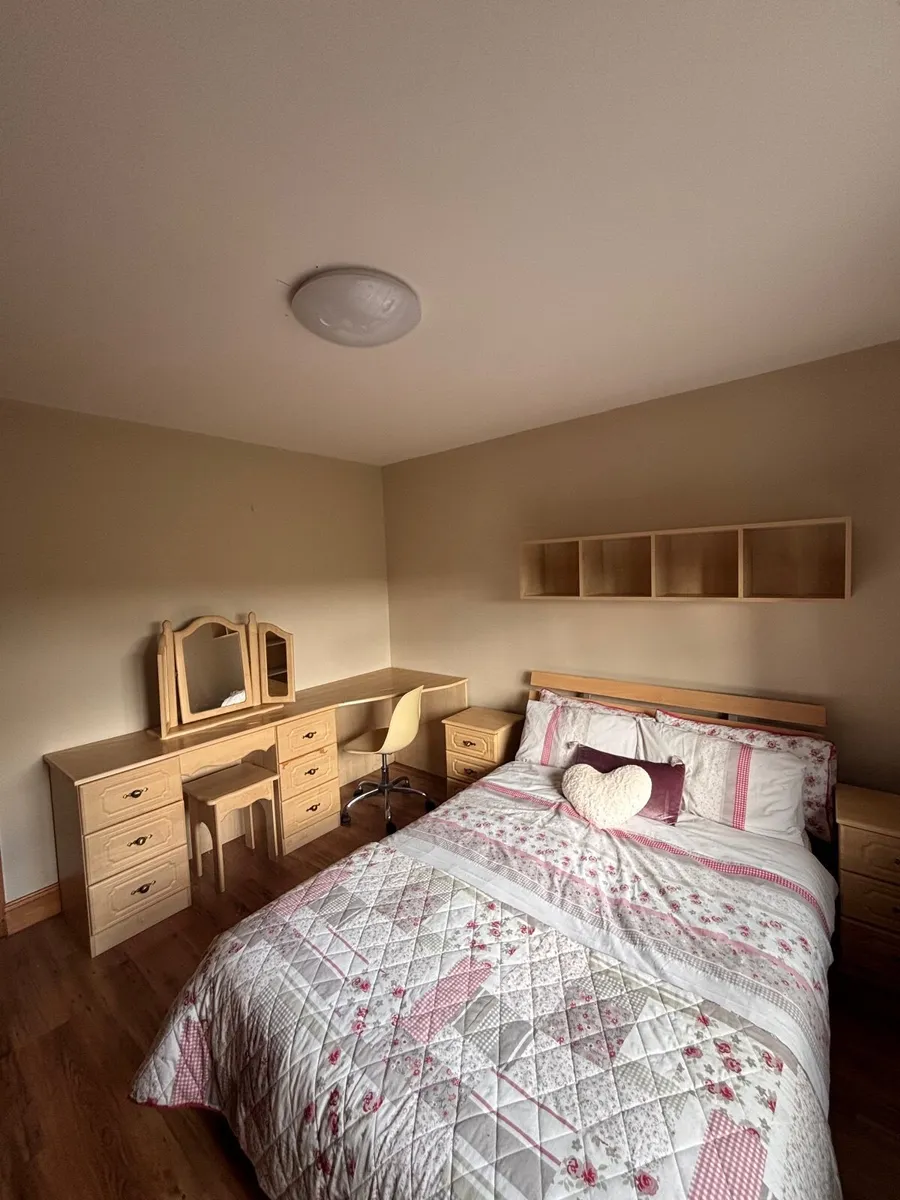 Complete bedroom furniture set - Image 3
