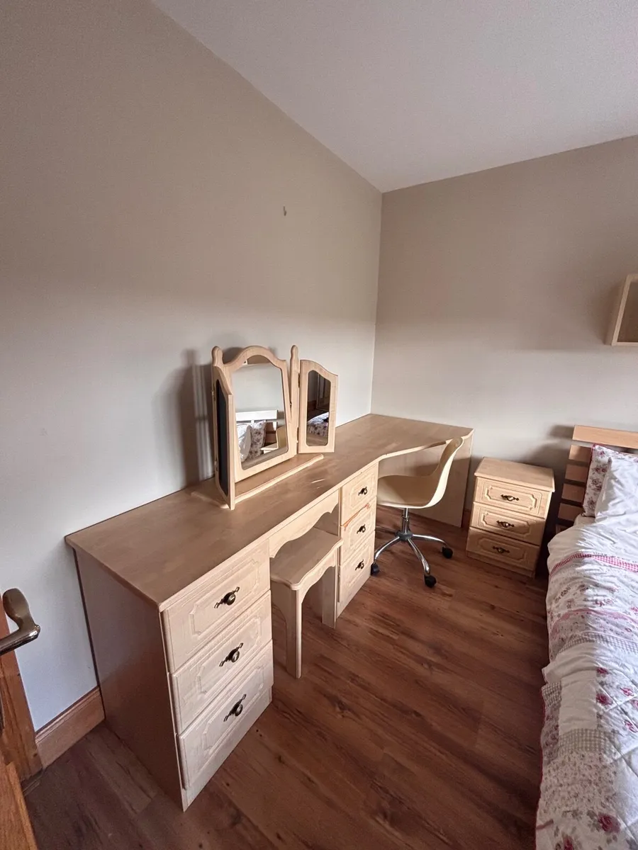 Complete bedroom furniture set - Image 4