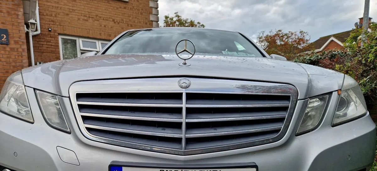 Mercedes-Benz E-Class 2010 - Image 3