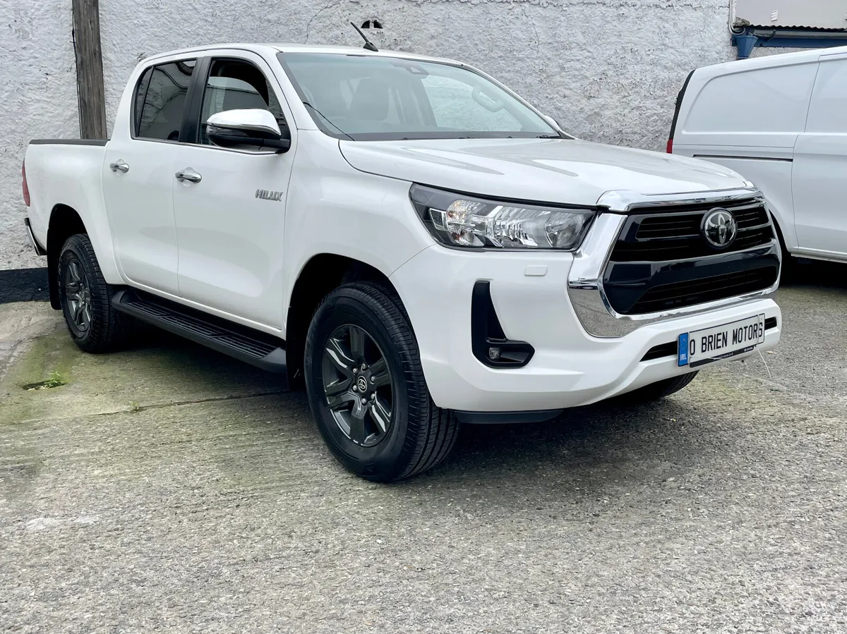 Toyota Hilux Icon 2.4D4D 150BHP Manual 4WD,2021 - Image 2