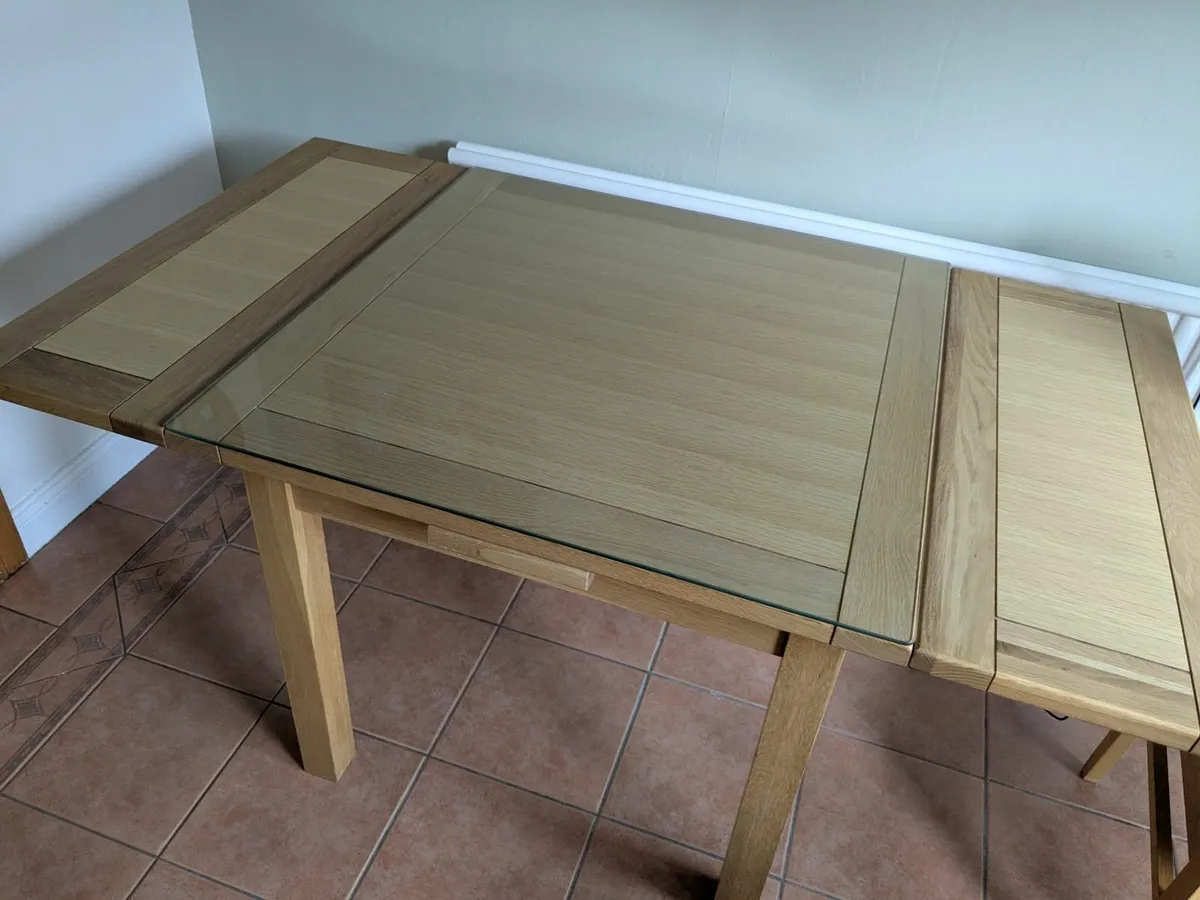 Extendable Kitchen Table and 4 chairs - Image 4