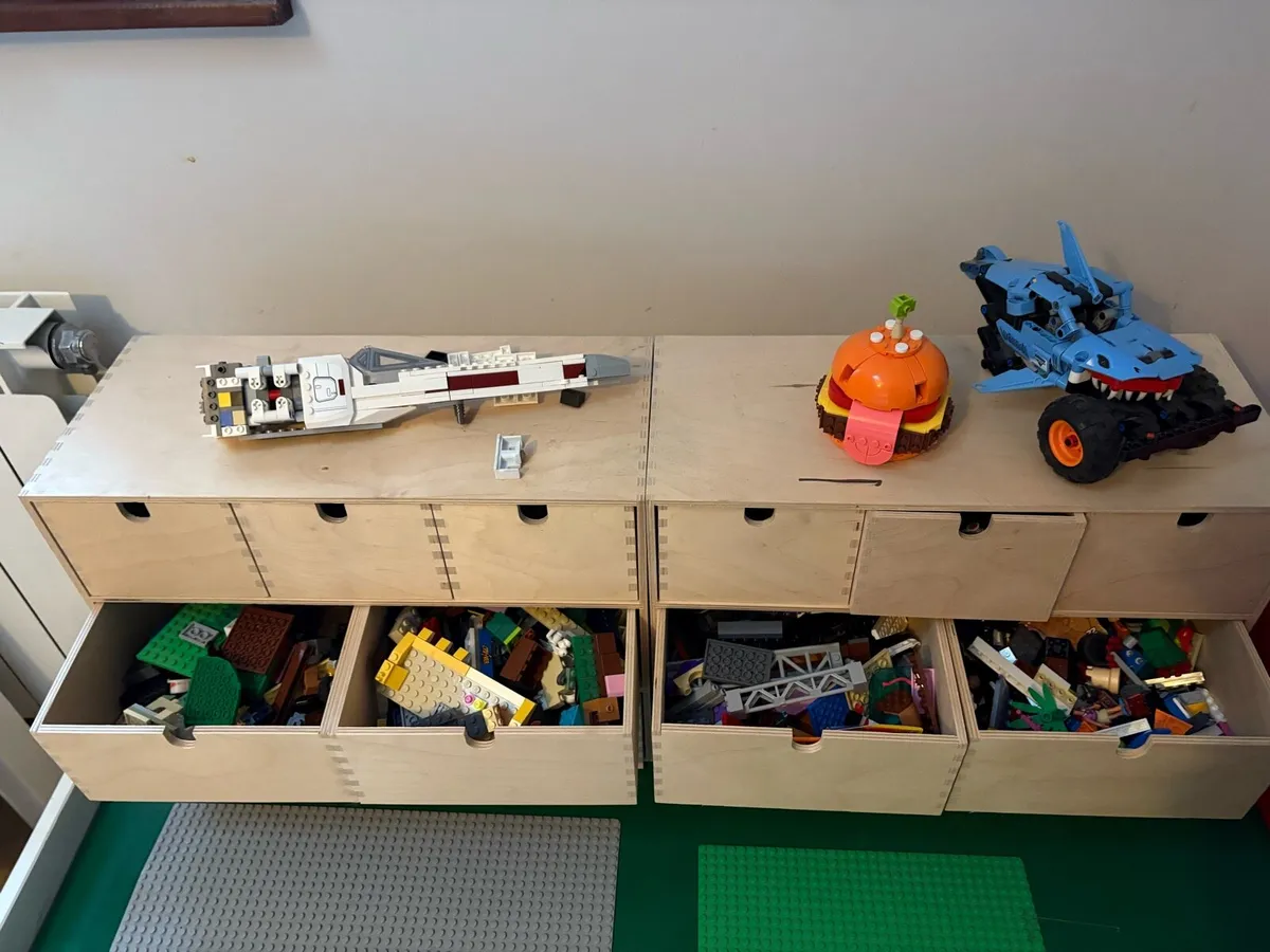 Lego table and Lego - Image 3