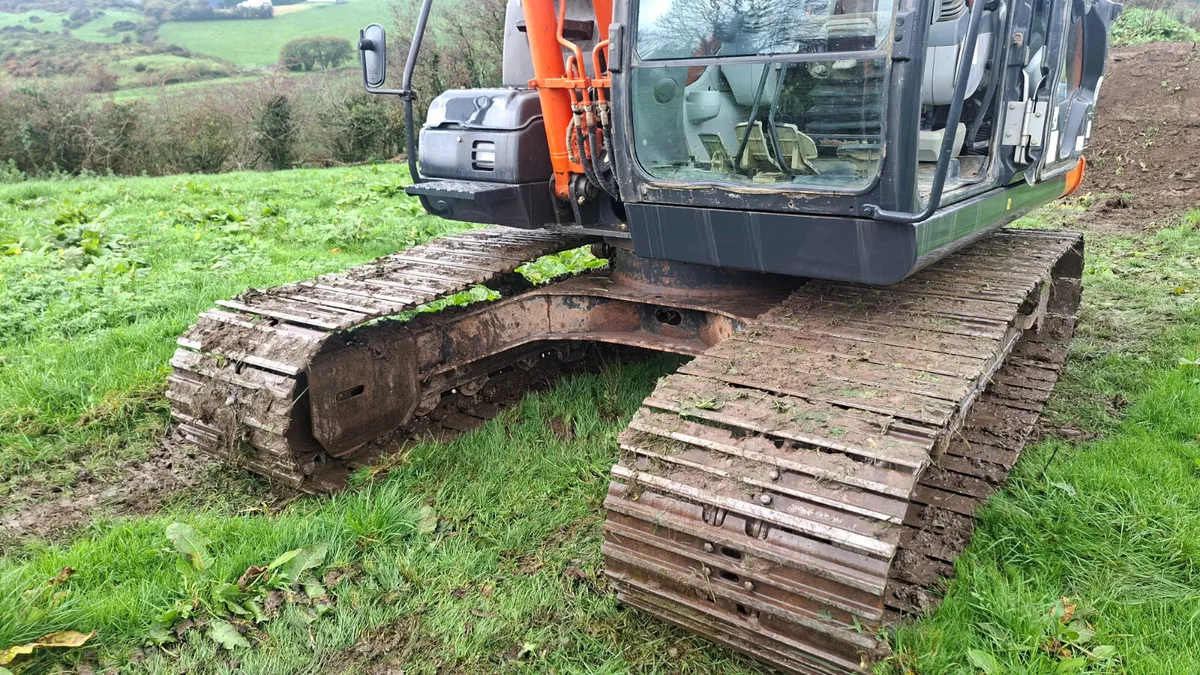 2015 Hitachi 130.5 - Image 3