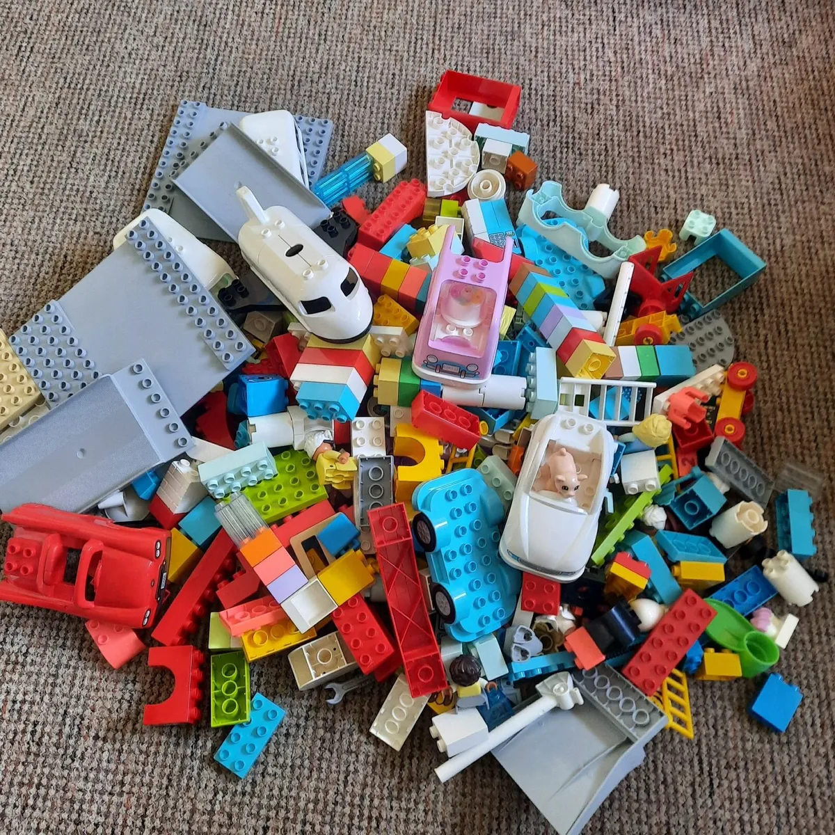 Box of mixed lego duplo - Image 3