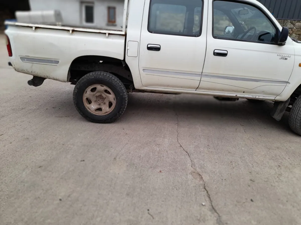 Toyota Hilux - Image 3
