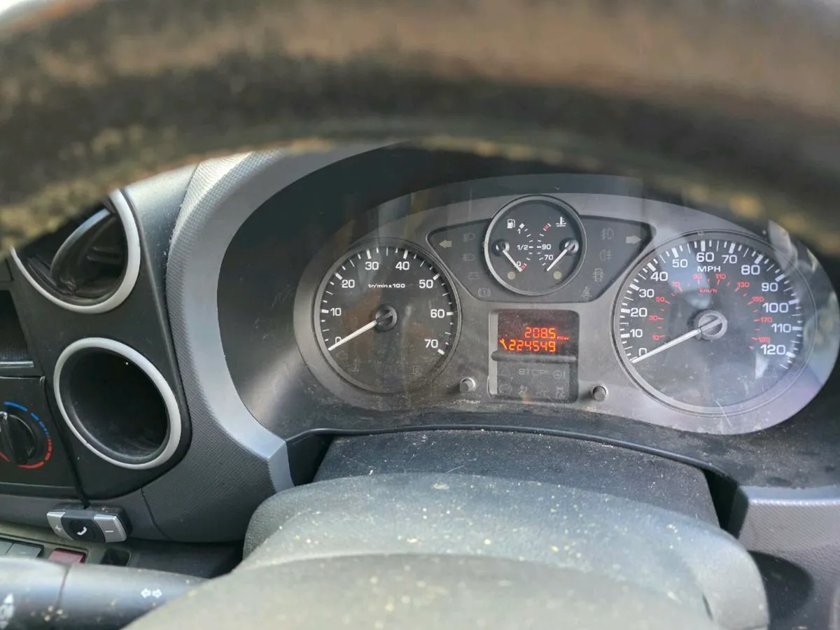2011 Peugeot Partner - Image 4