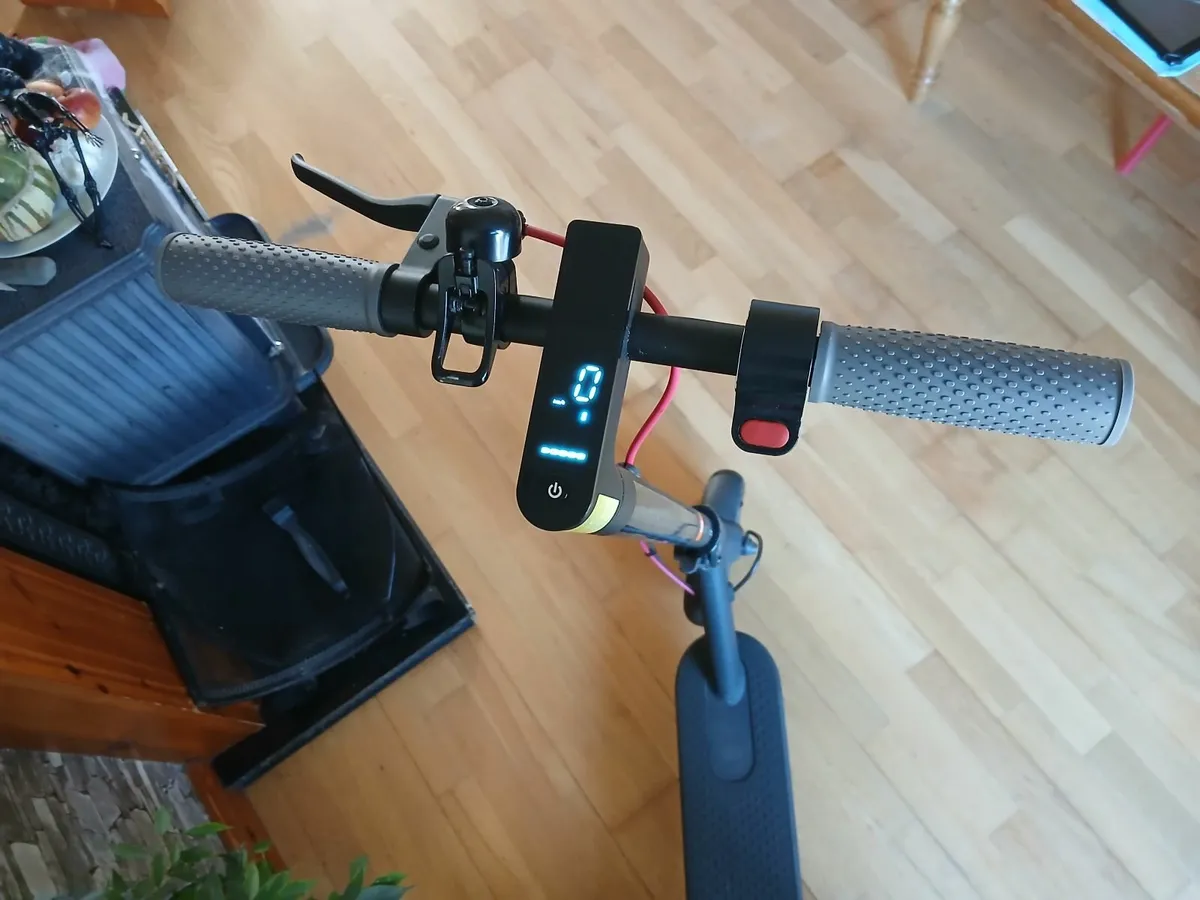 Electric scooter - Image 4