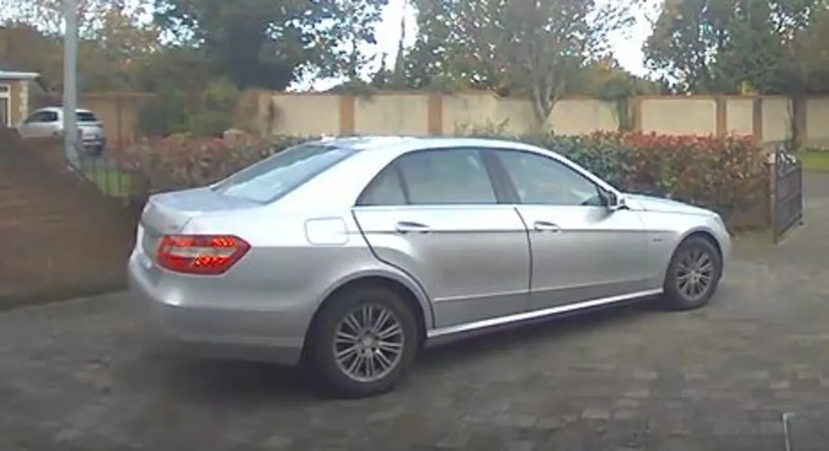 Mercedes-Benz E-Class 2010 - Image 4