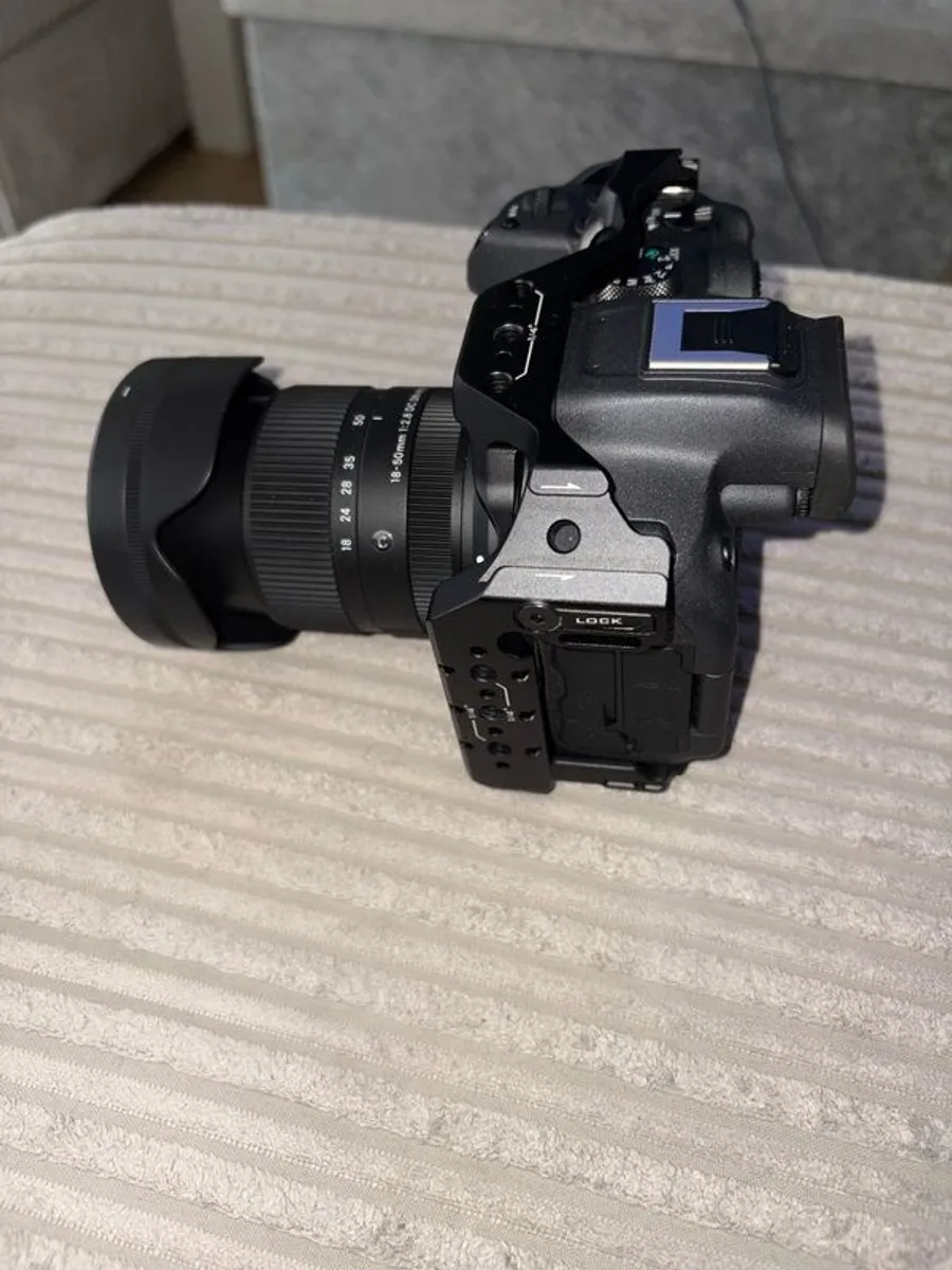 Canon Eos R7 Bundle Low Shutter Count !! - Image 3