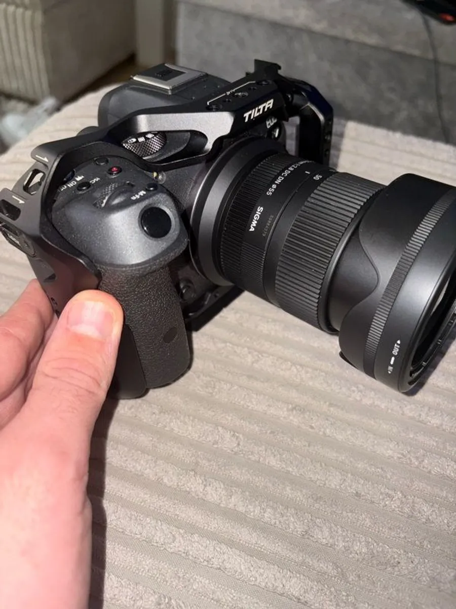 Canon Eos R7 Bundle Low Shutter Count !! - Image 4