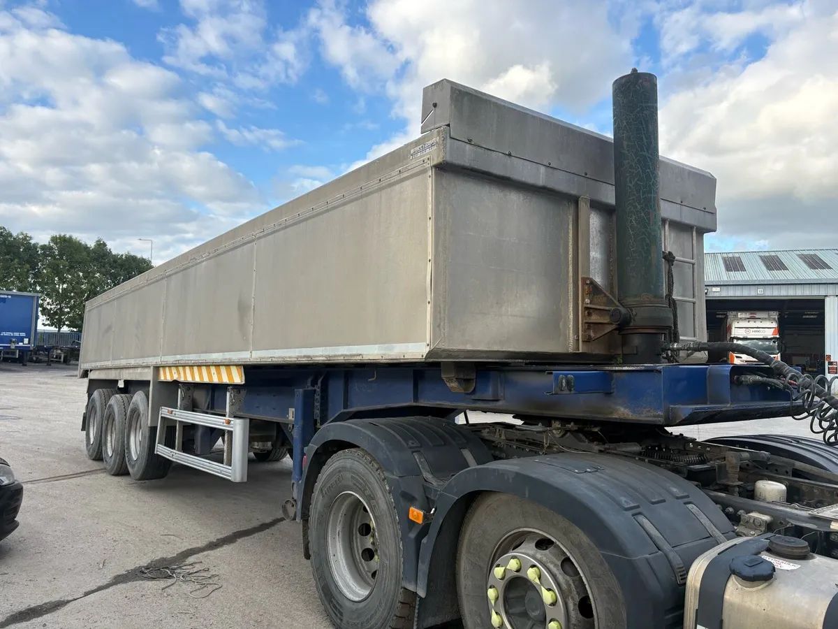 Tipping trailers - Image 1