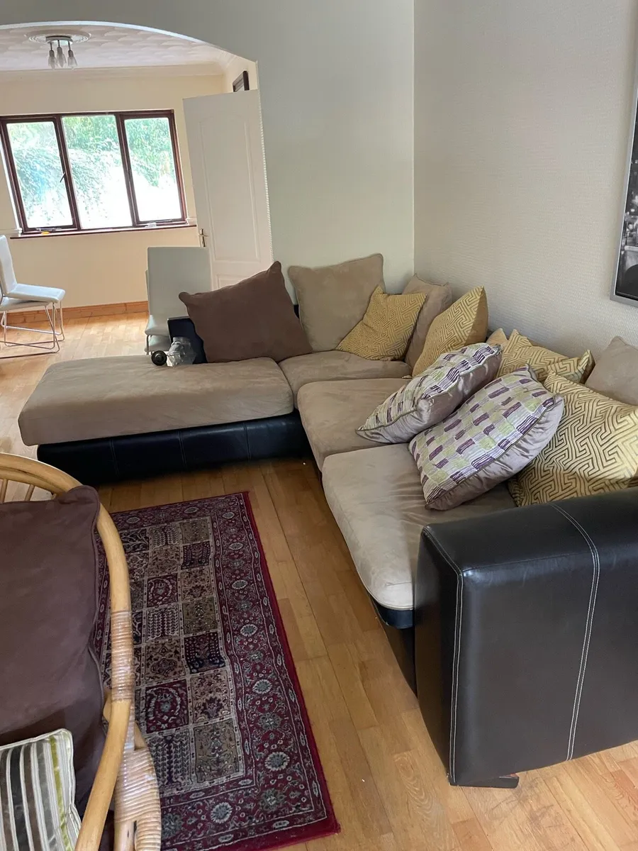 Sofa Free - Image 1