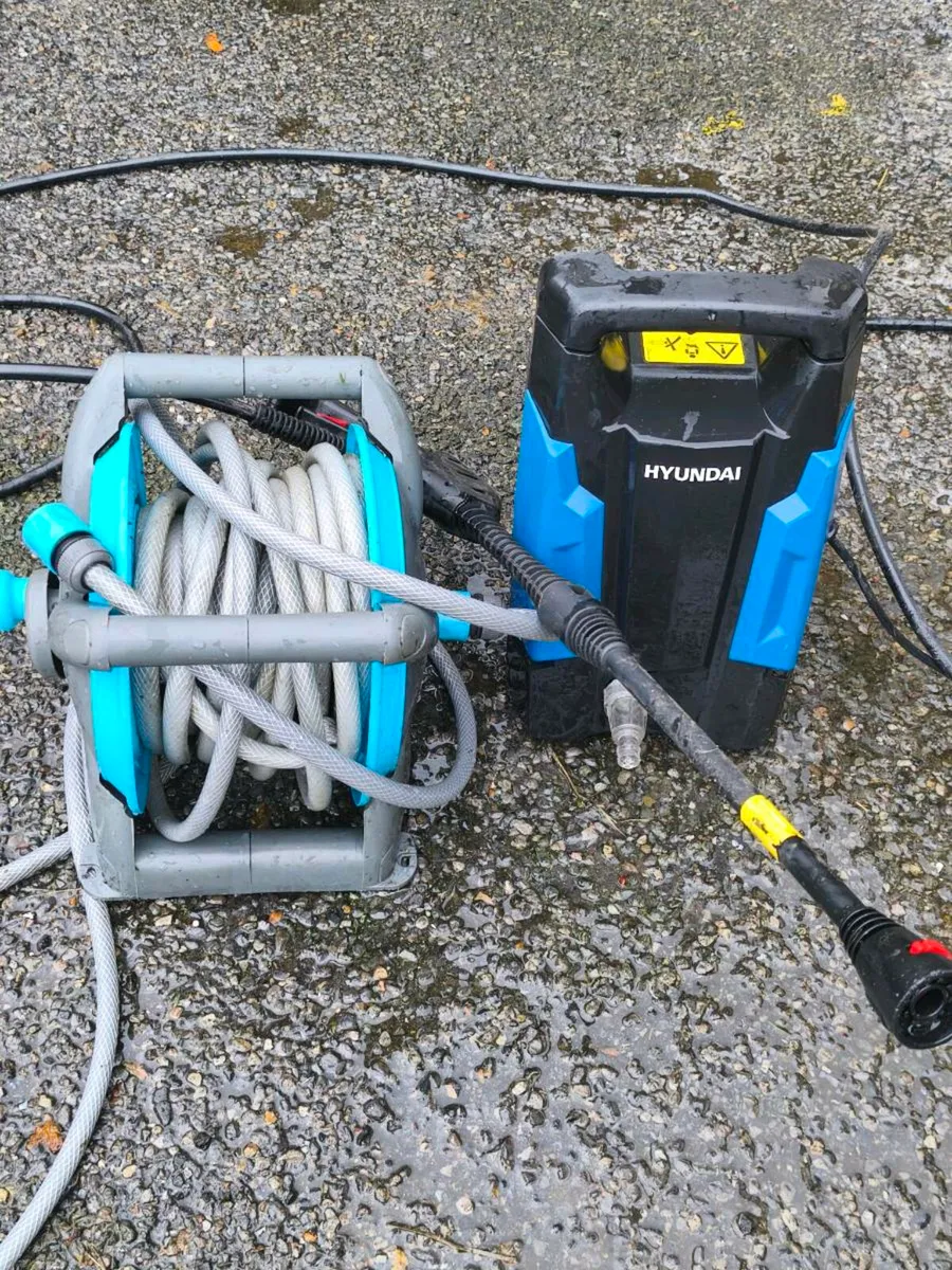 Pressure washer and hose