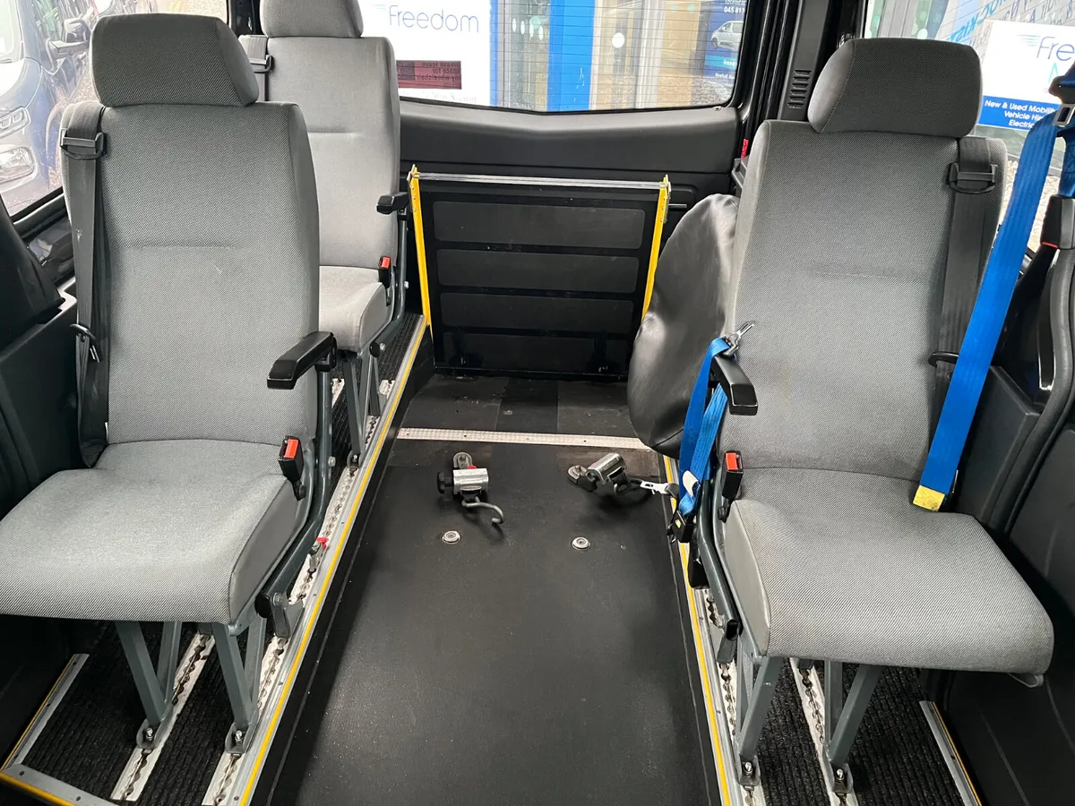 Renault Trafic Wheelchair Accessible - Image 4
