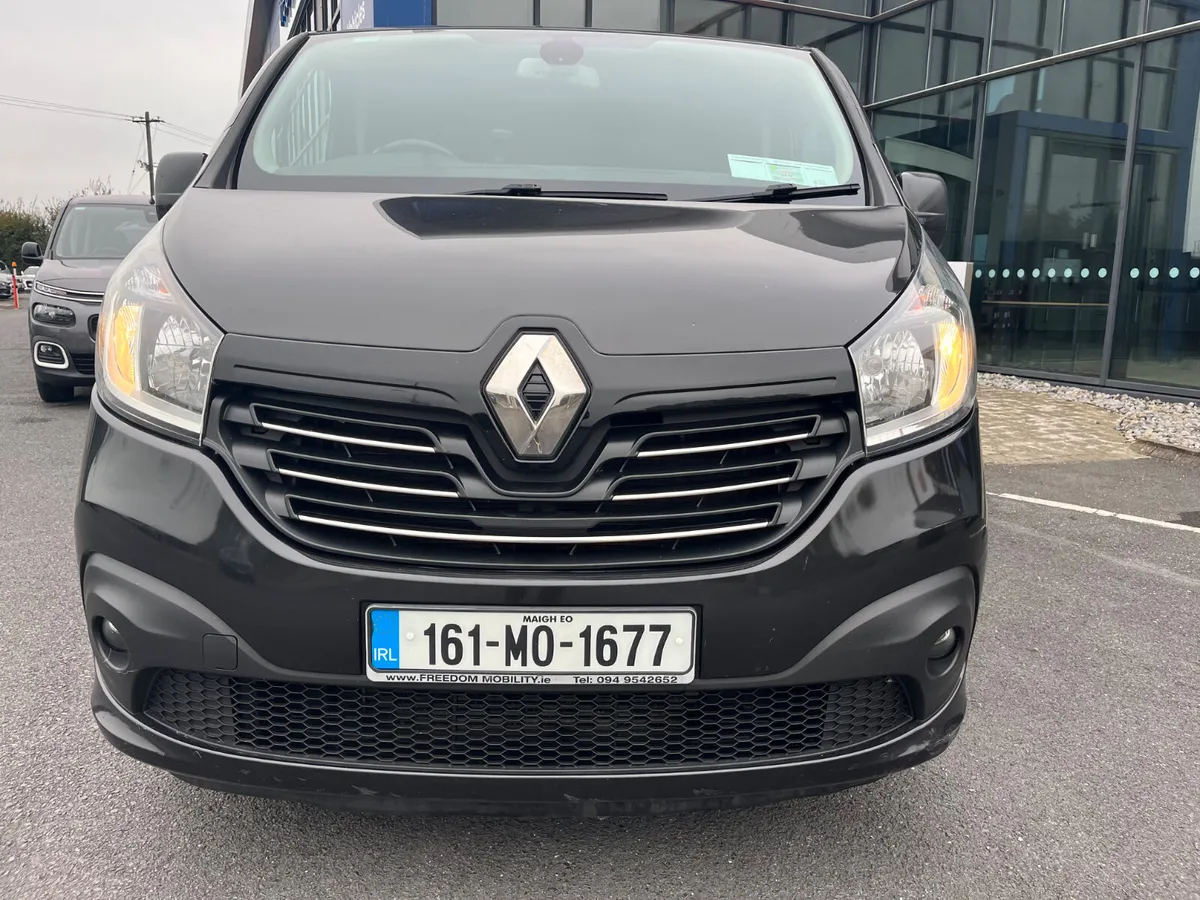 Renault Trafic Wheelchair Accessible - Image 2