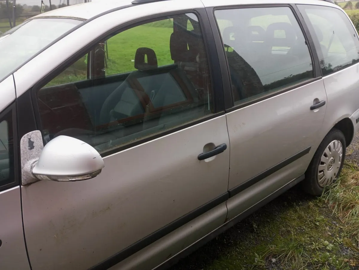 VW Sharan 2010 1.9D - Image 3