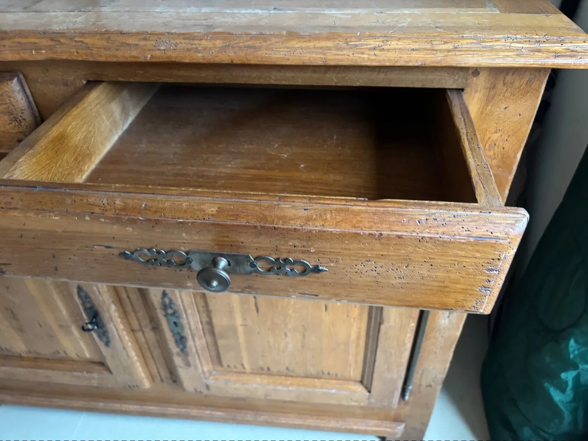 Oak cupboard/ sideboard - Image 2