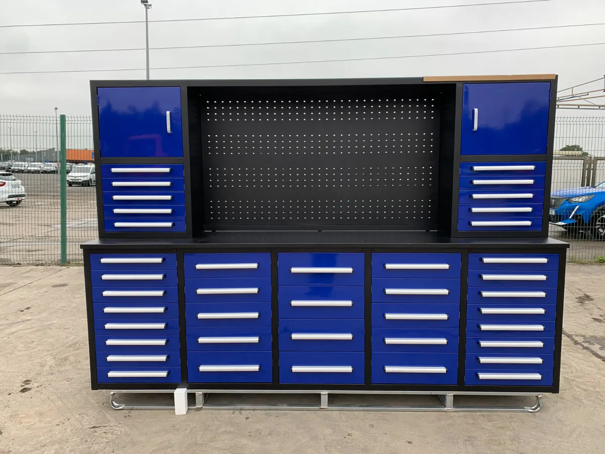 UNRESERVED 10FT TOOL STORAGE CABINET FOR AUCTION - Image 1