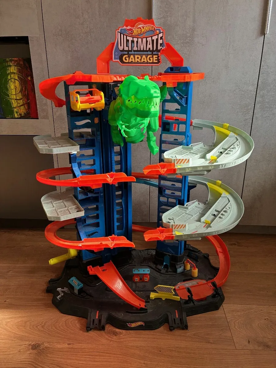 Free Hot Wheels City Ultimate Garage - Image 1