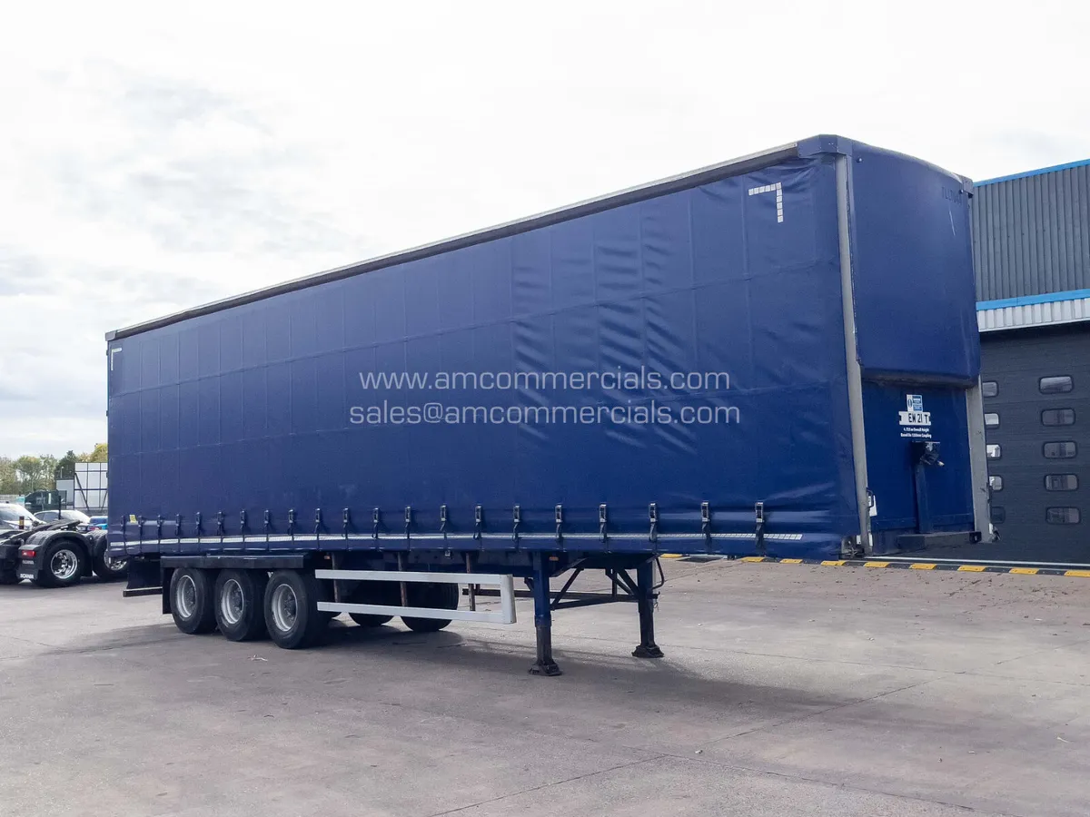 2011 SDC 4725MM TRI AXLE CURTAINSIDE TRAILER - Image 1