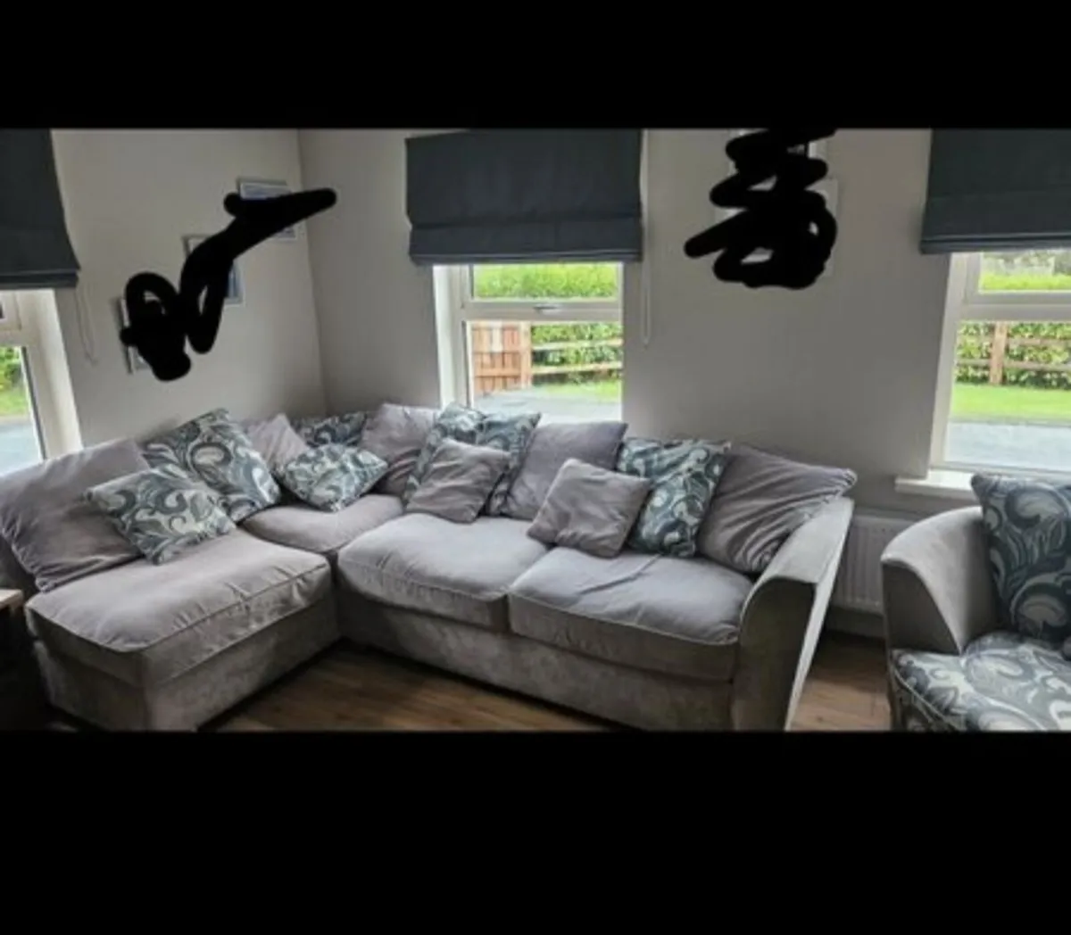 L shape coner couch and footstool - Image 1