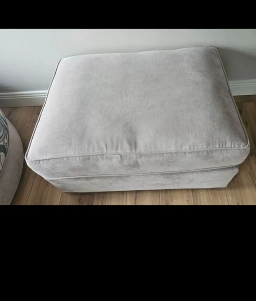 L shape coner couch and footstool - Image 2