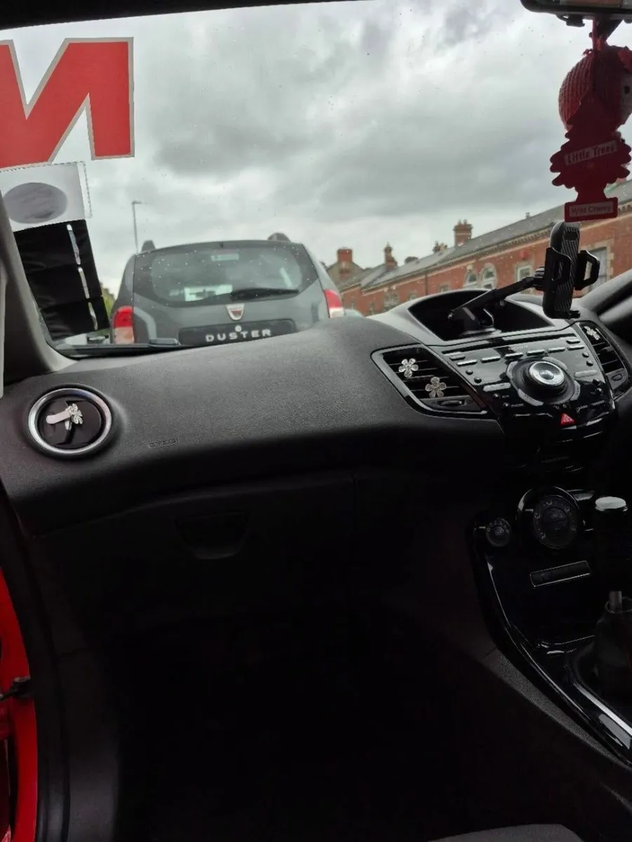 Ford Fiesta S 2014 Limited Edition - Image 2
