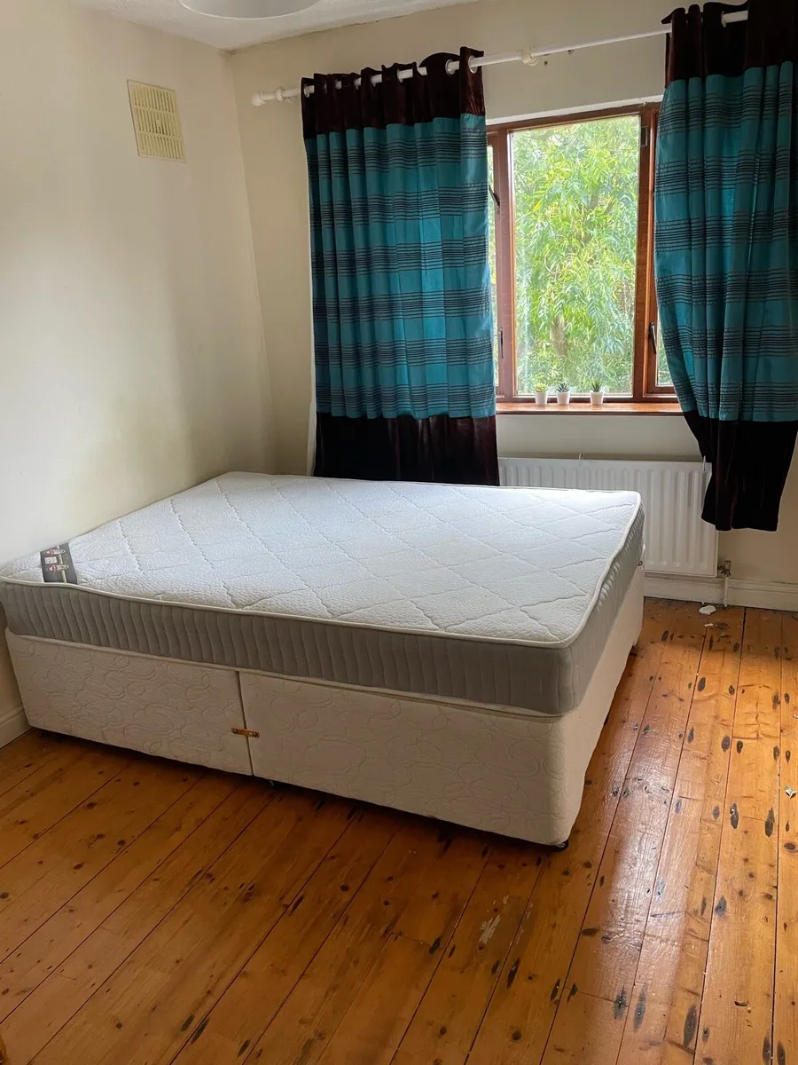 Bed - Image 1