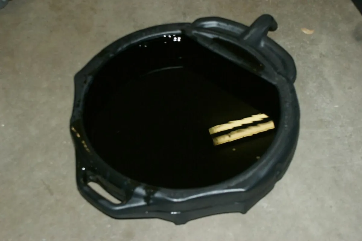 Waste engine oil free for collection - Image 3
