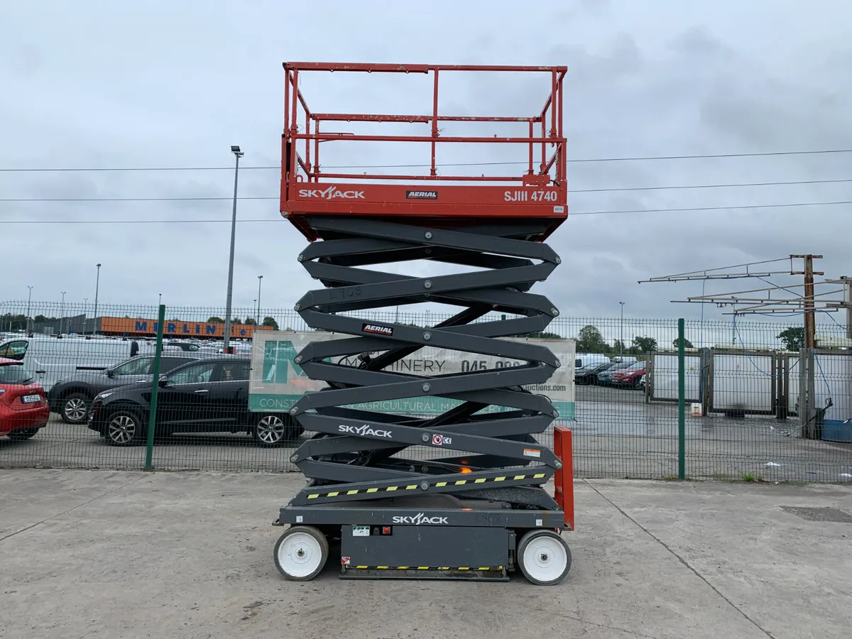 2019 SKYJACK SJ4740 ELECTRIC SCISSORS LIFT - NAAS - Image 1
