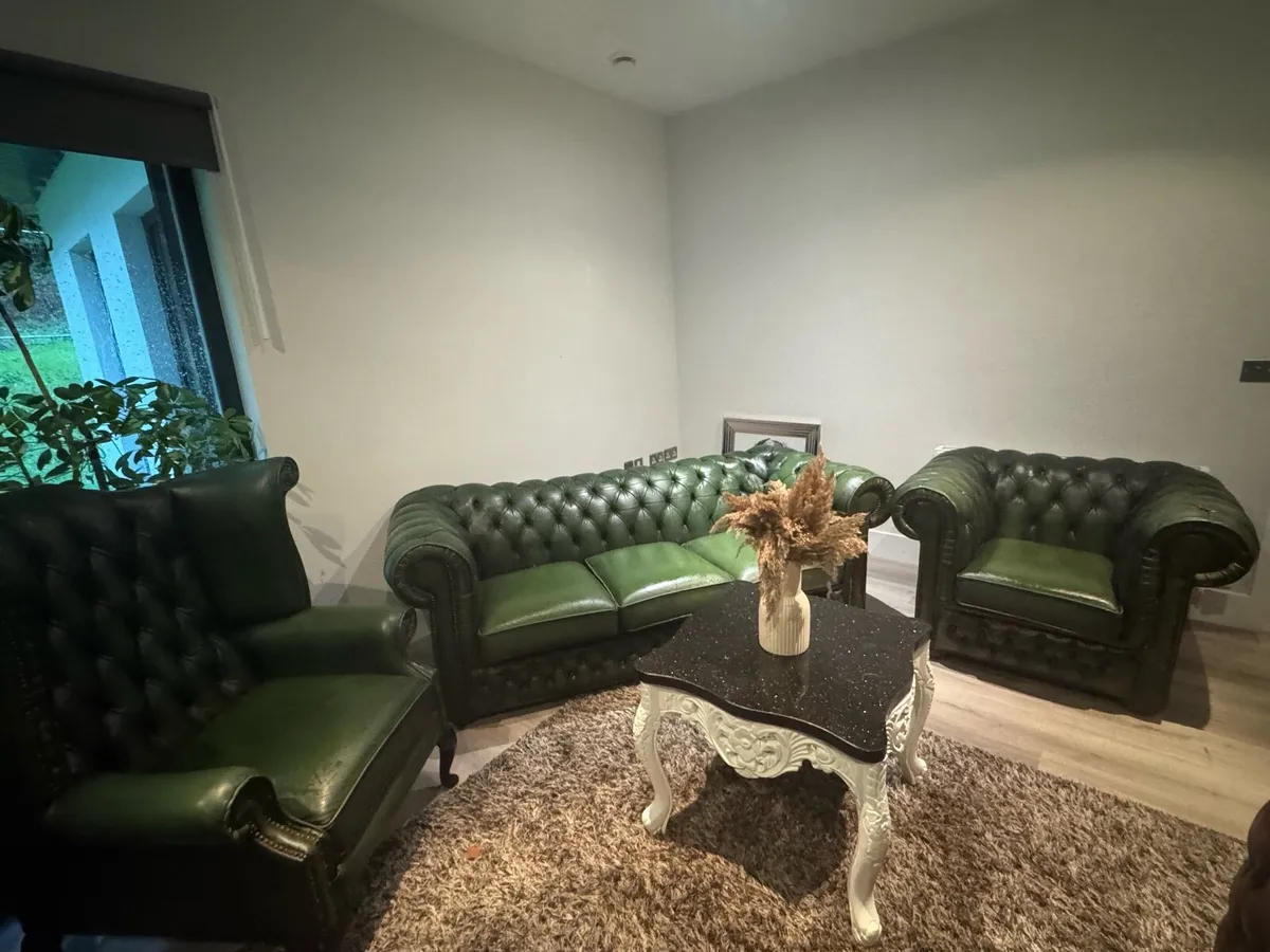 Chesterfield 3-1-2m1 seater suite - Image 1